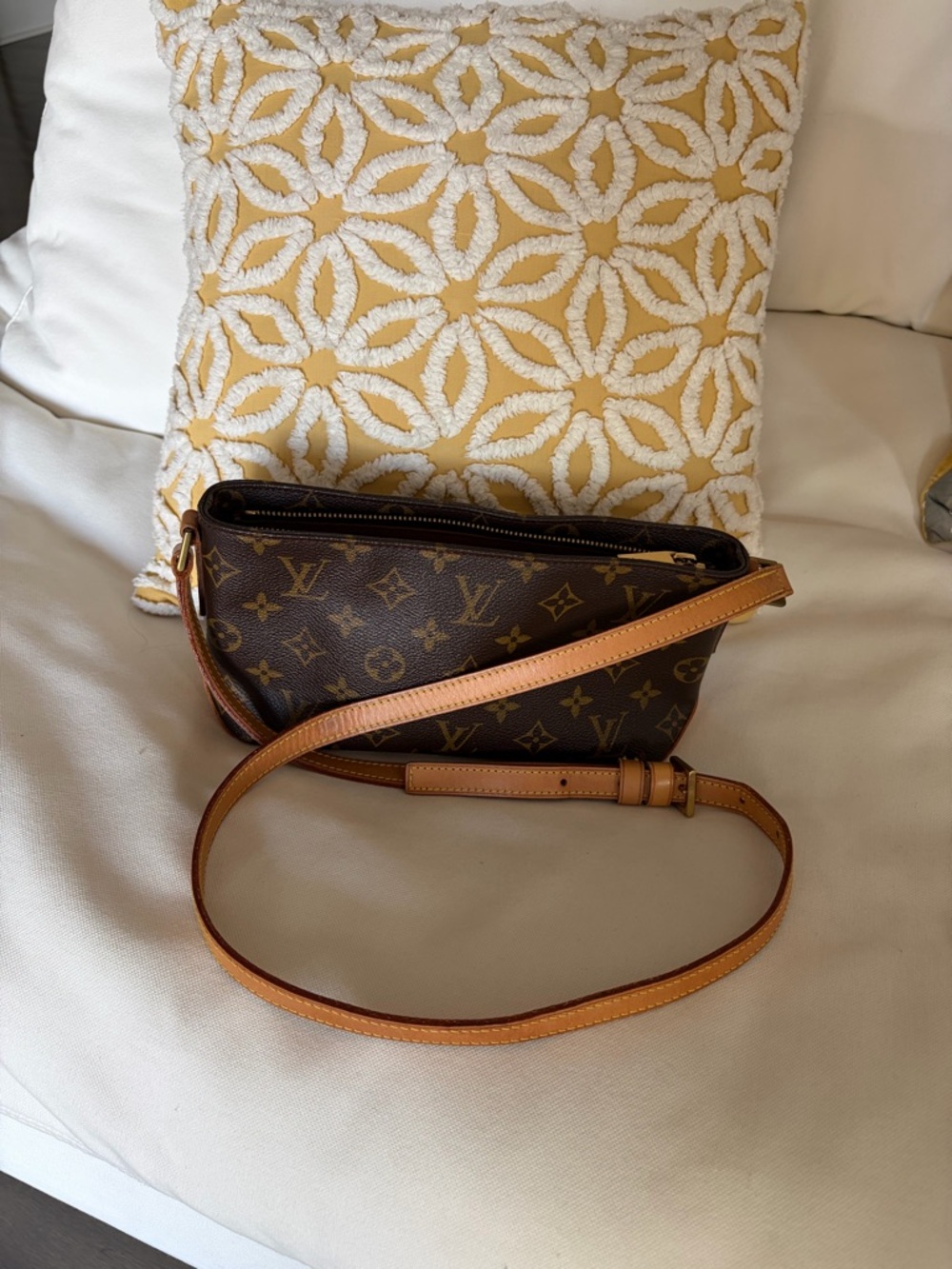 Authentic Louis Vuitton Brown Monogram Trotteur Crossbody with Vachetta Strap